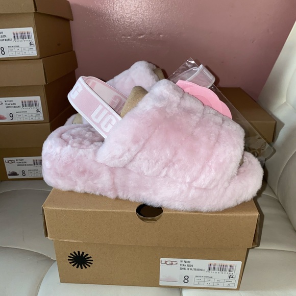 Light Pink FluffYeah Ugg Slides w/free pink mask - Picture 7 of 12